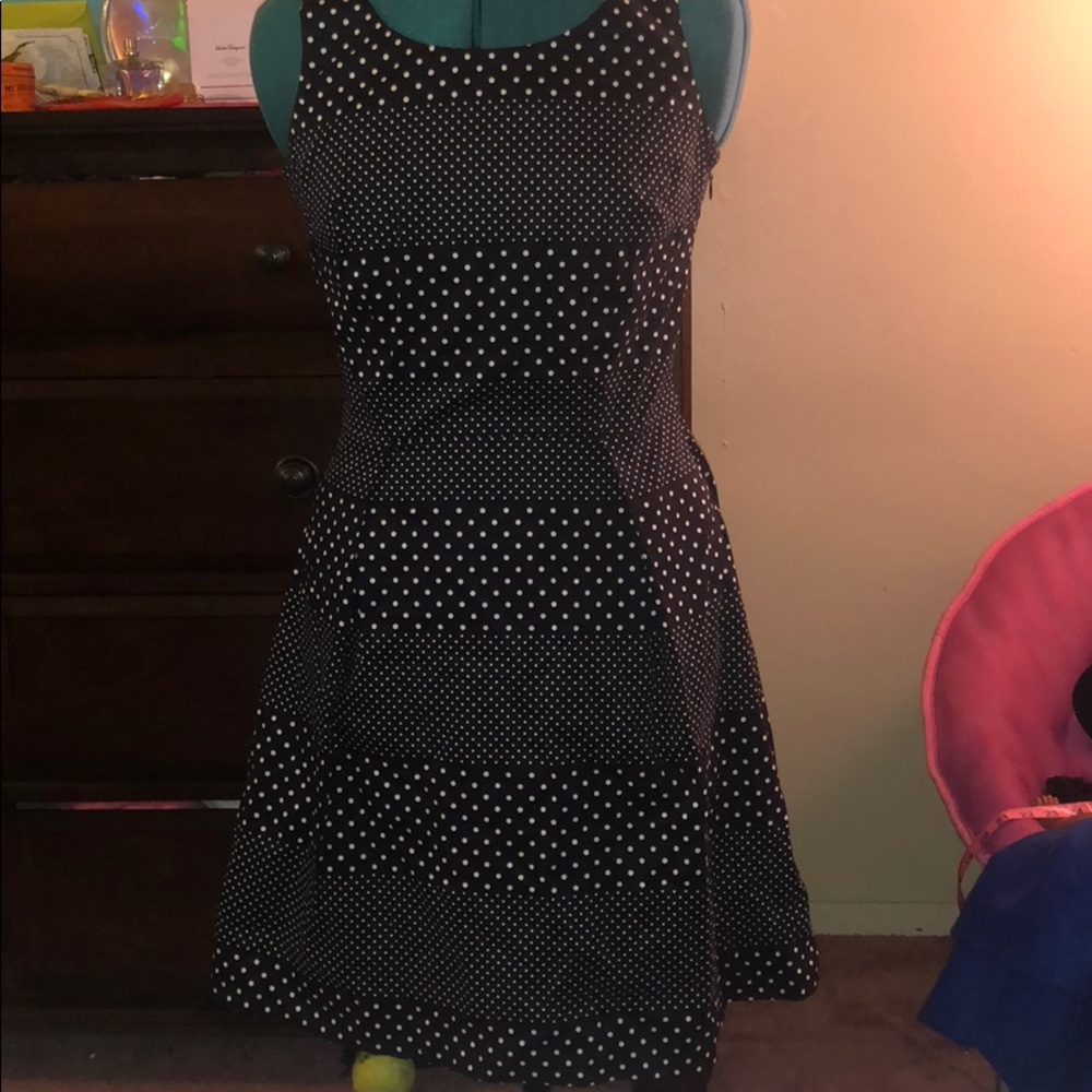 Black sleeveless dress